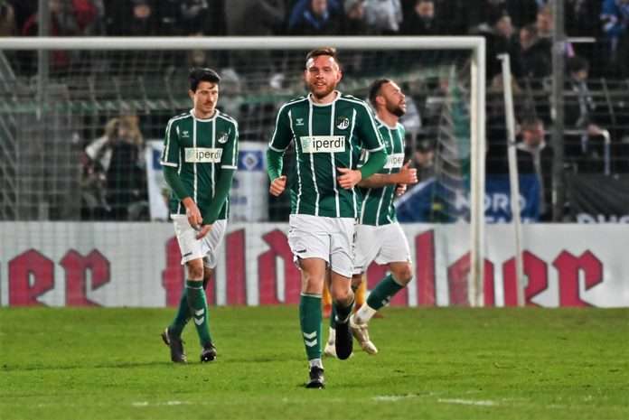 VfB-Jubel mit Tim Weissmann -lobeca_33383_marcus_kaben_20200123