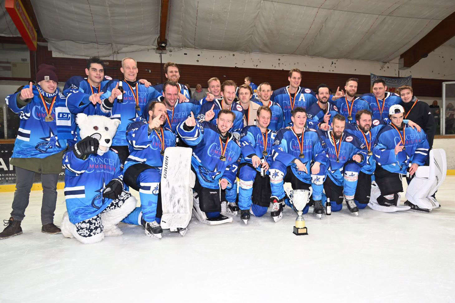 Hurra, da ist der Pokal! › HLSPORTS