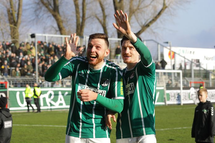 VfB Tim Weißmann und Sven Mende jubeln gemeinsam - Foto Raasch