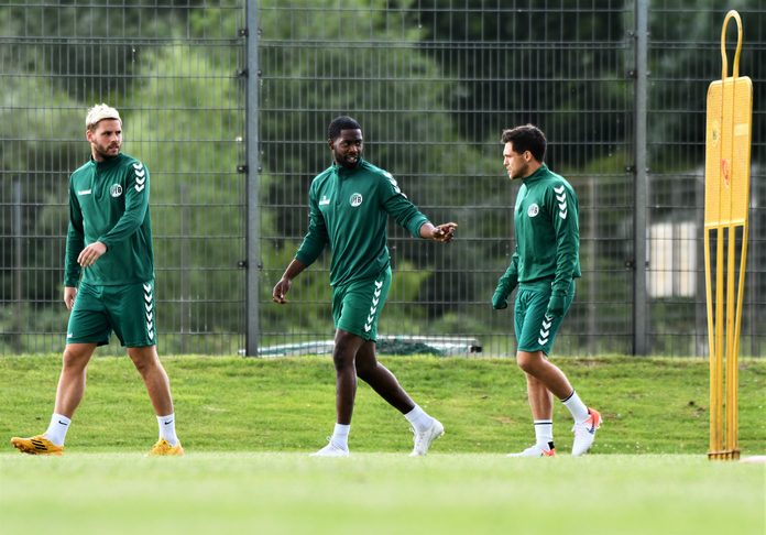 VfB Lübeck - Justin Eilers, Lennard Sowah und Mirko Boland (re.)