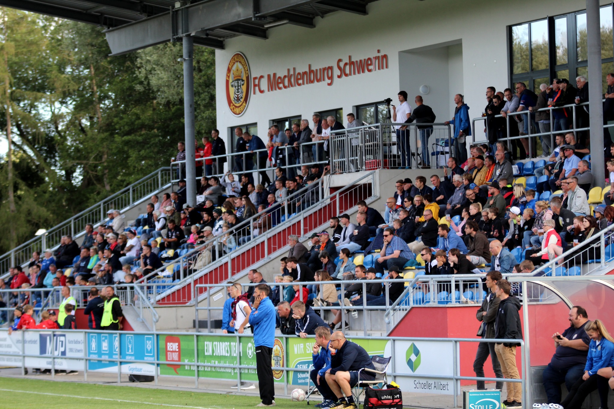 FC Mecklenburg Schwerin - Tribüne - Foto SR
