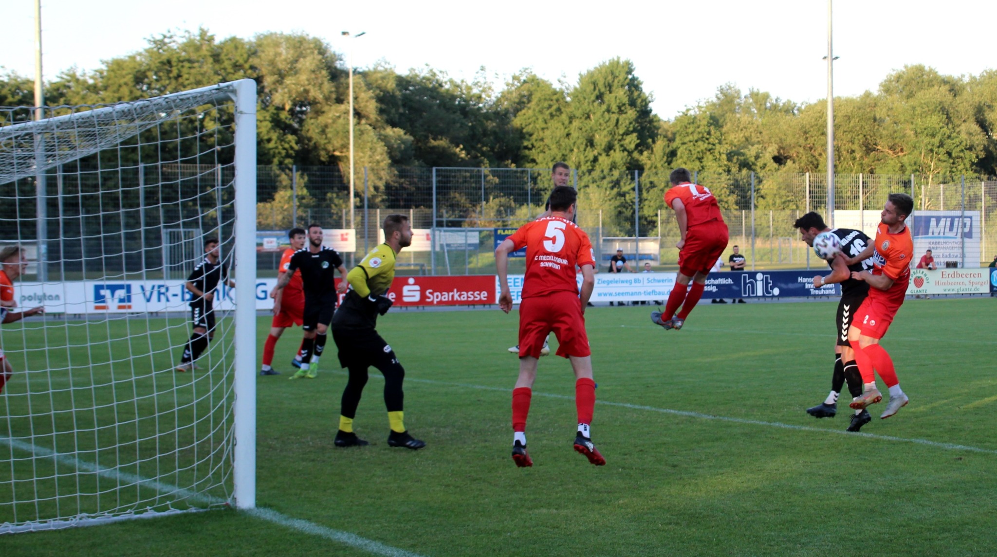 VfB gewinnt 3-1 in Schwerin - Foto sr