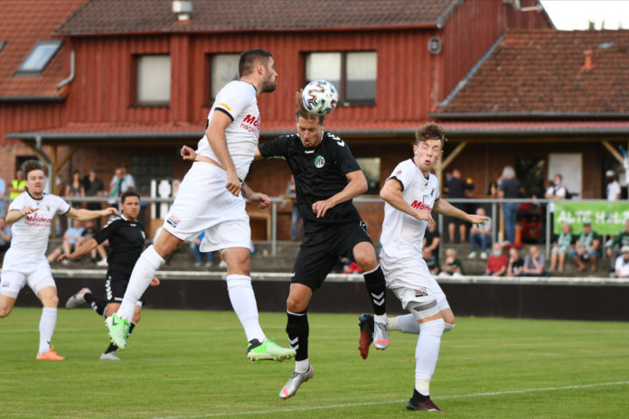 VfB Lübeck beim 5-0 im Test beim LSK. Hier Hebisch. Foto Schlikis