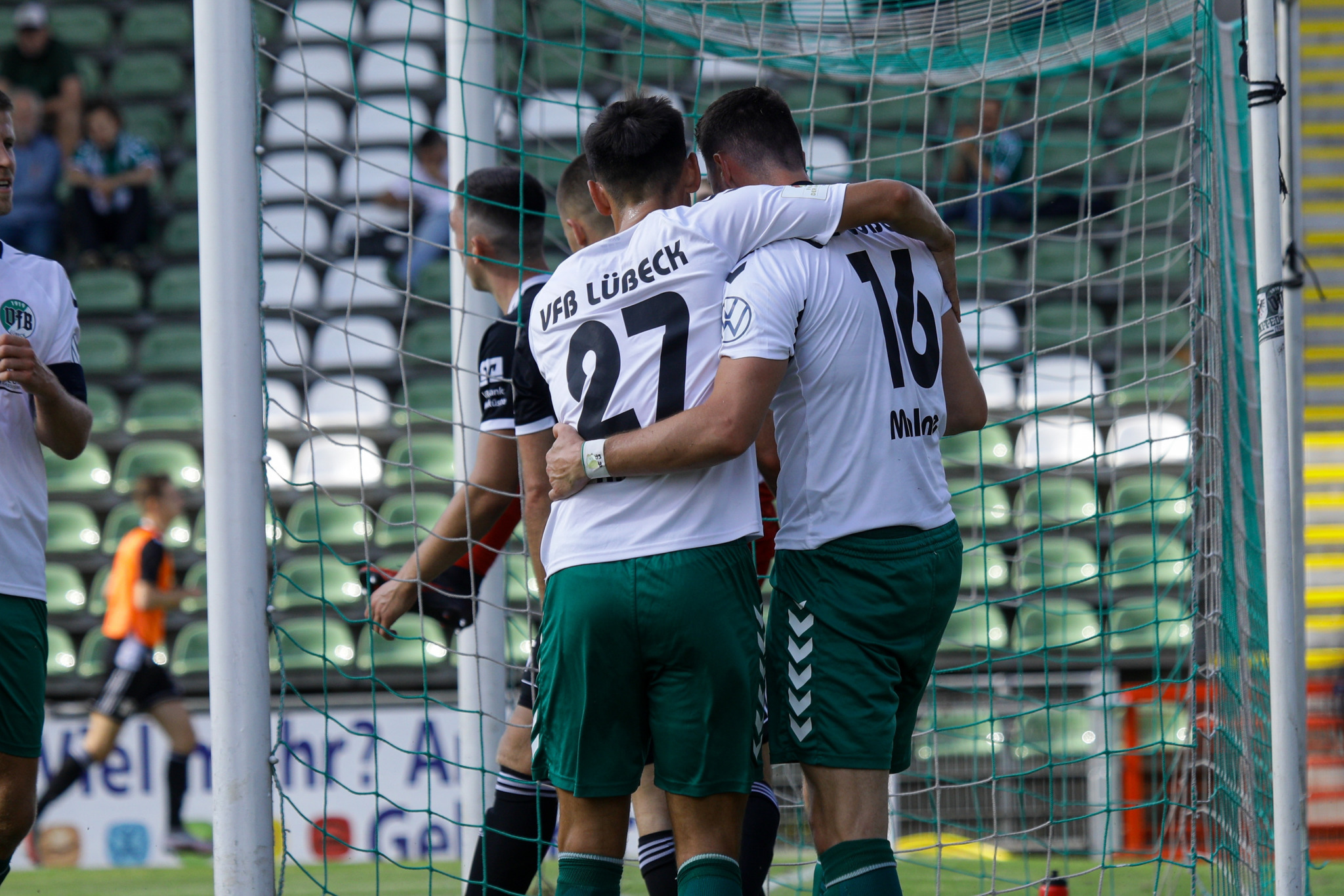 Darf sich der VfB Lübeck am Sonntag auch freuen gegen Paderborn. Foto Raasch