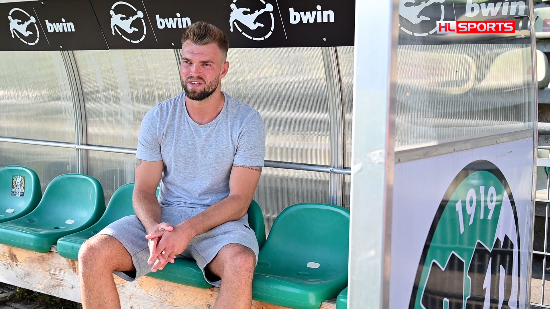 Sequenz 01.00_02_31_09.Standbild003