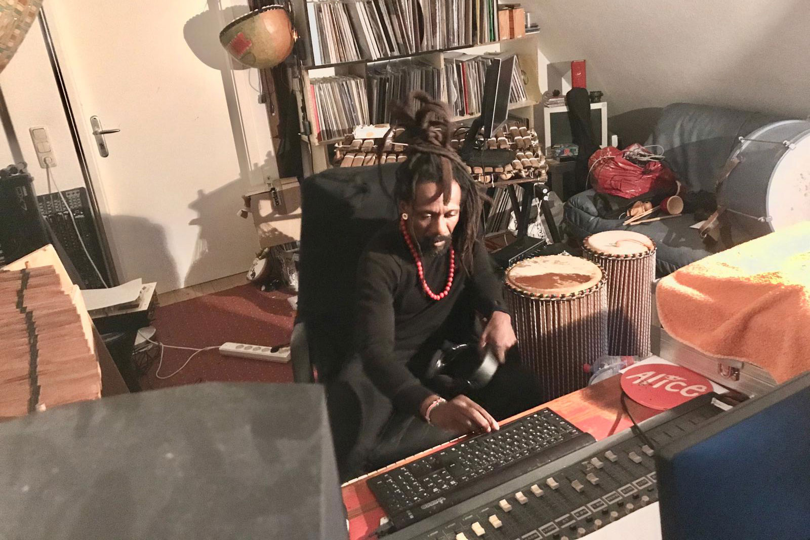 Raoul Konan Gibt Nicht Nur Am Palinger Weg Den Ton An Sondern International Als Dj Hl Sports