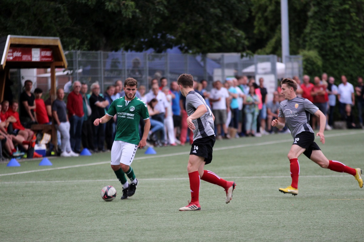 Veysel Kara (VfB 2) machte im Gruppenspiel gegen Dornbreite mit seinem 3-1 alles klar - Foto SRU