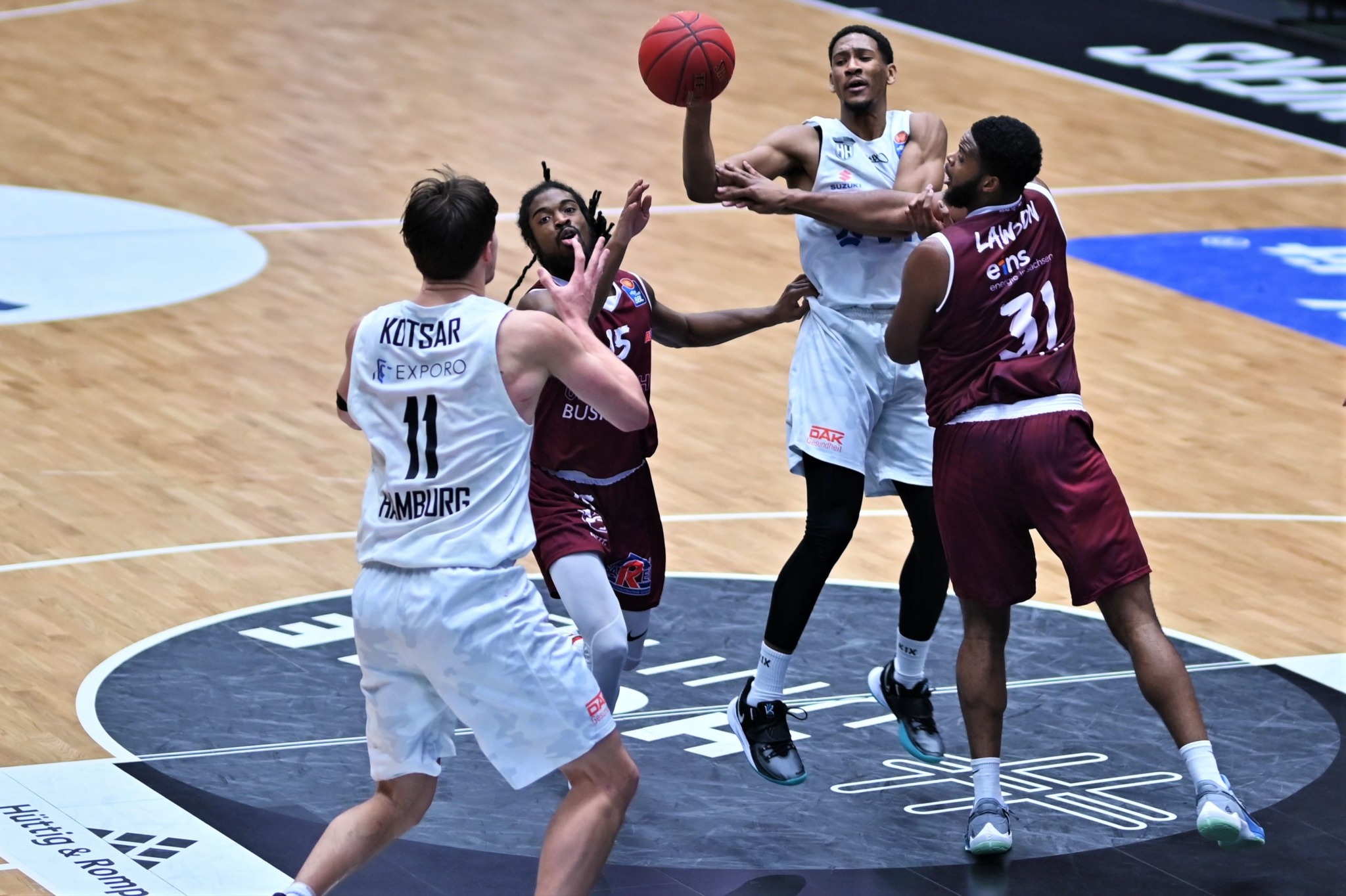 Taylor lobeca_41220_marcus_kaben_20201227