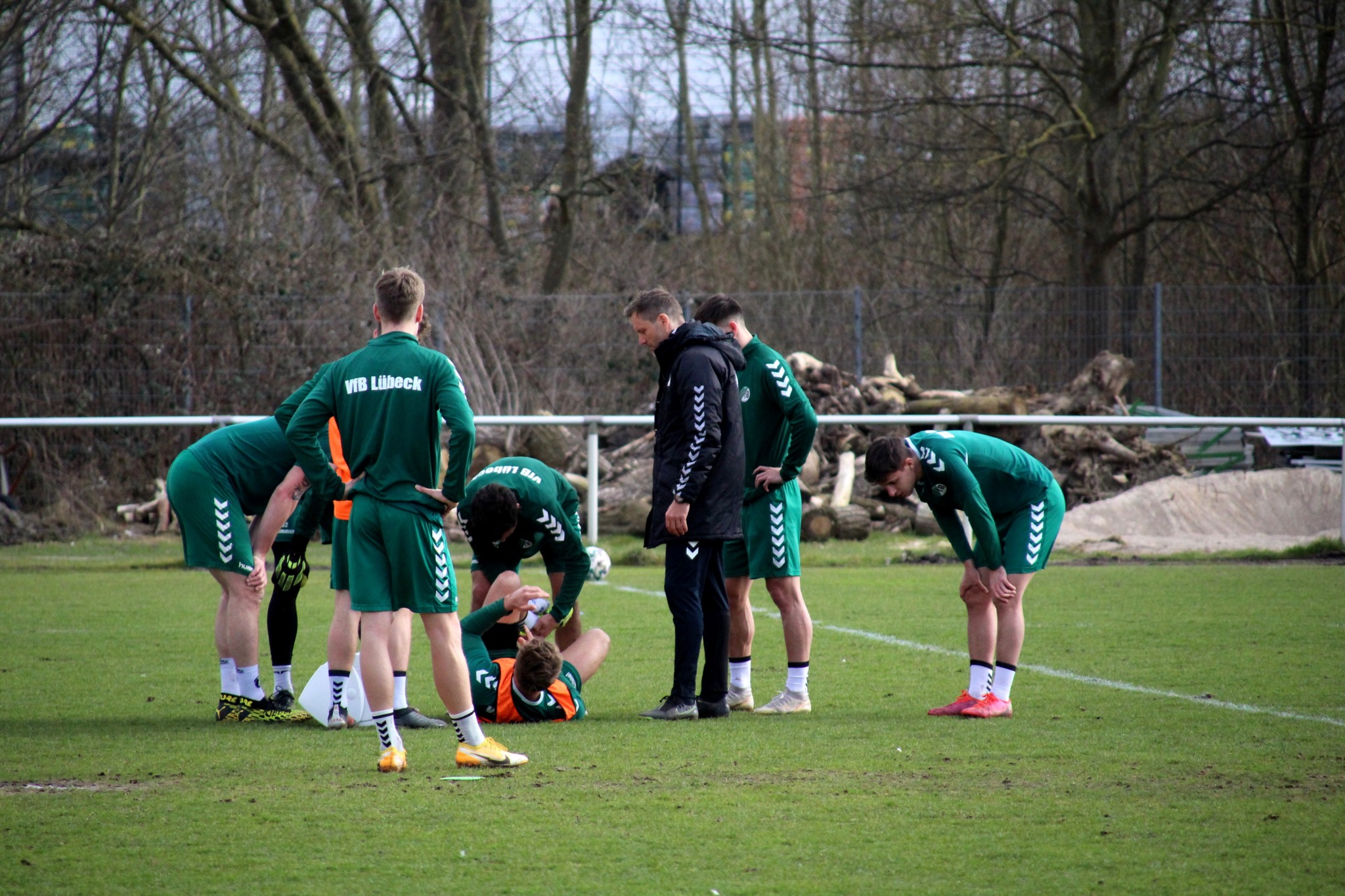 VfB Lübeck, Training, Yannick Deichmann verletzt. Foto sr