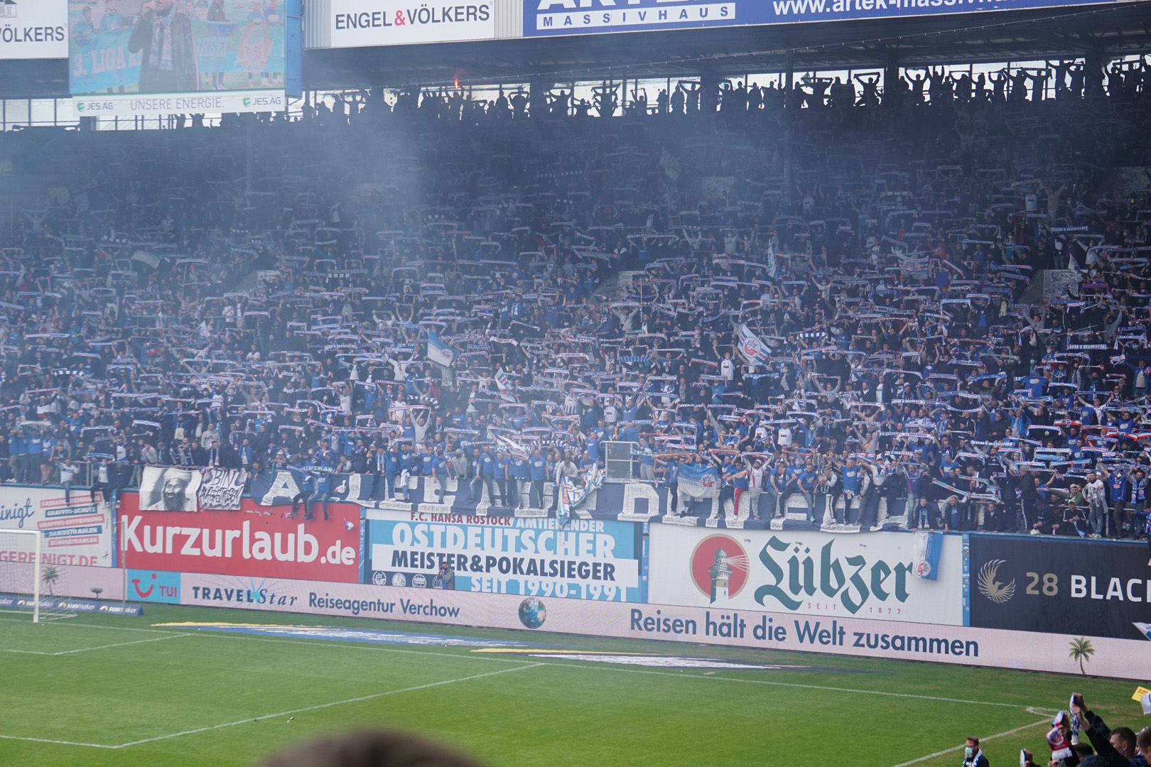 Jetzt reicht’s: F.C. Hansa Rostock stellt Strafanträge und leitet Stadionverbote gegen eigene Fans ein › HL-SPORTS