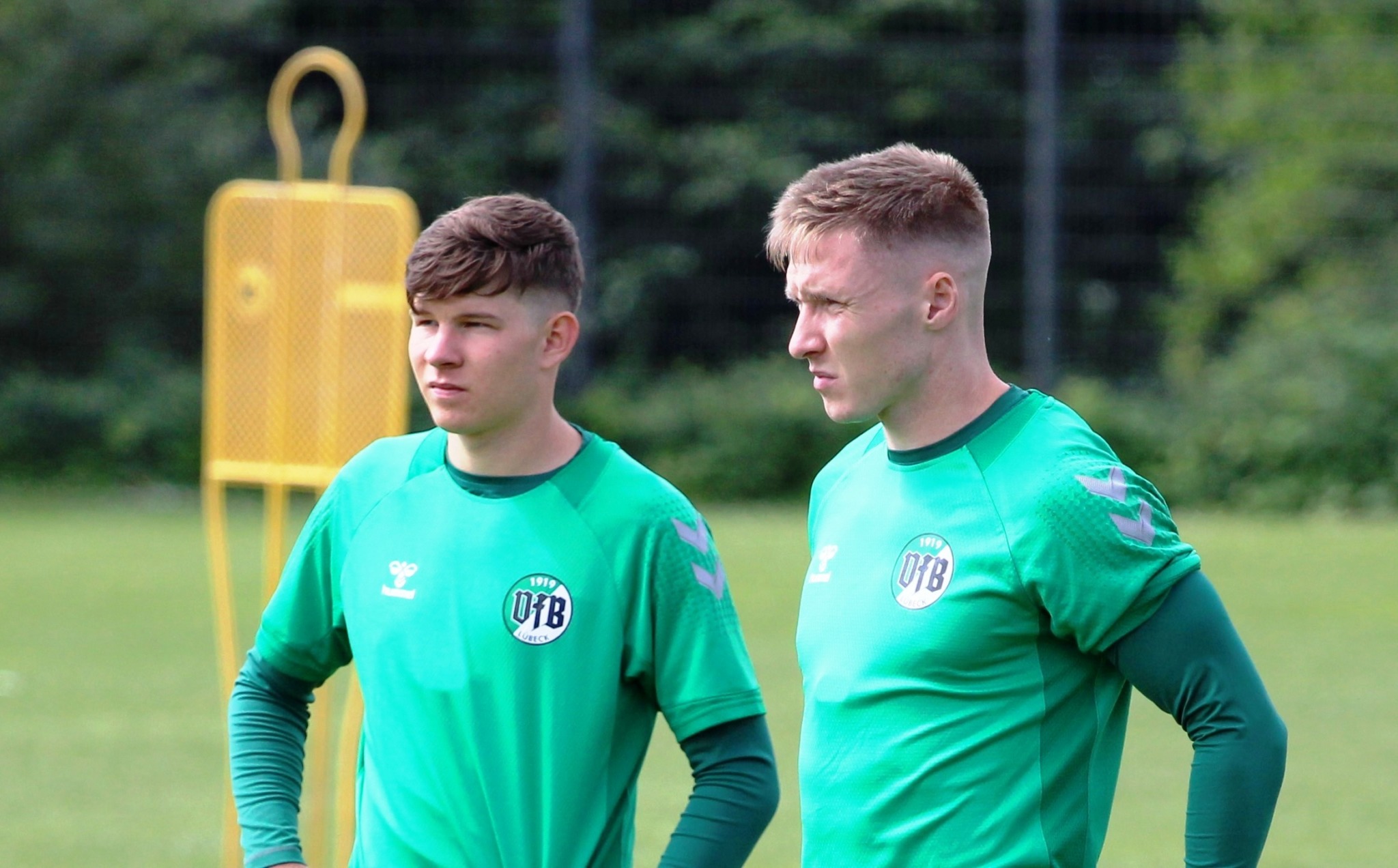 Alexander Schmitt (re.), Neuverpflichtung beim VfB Lübeck