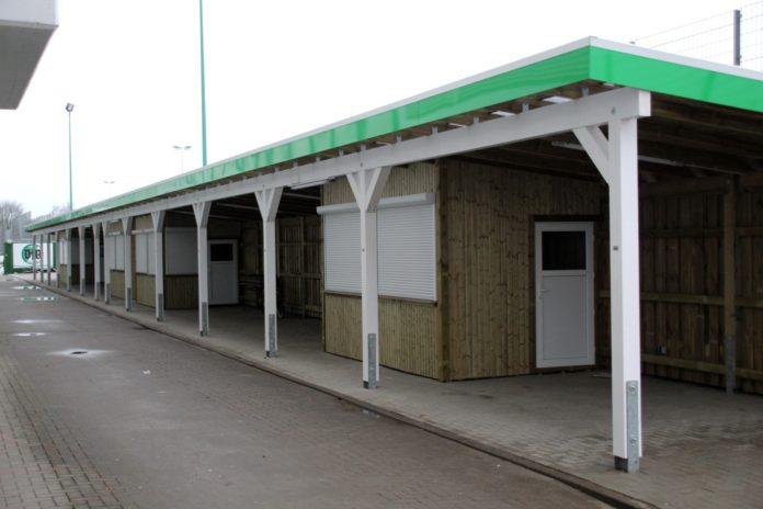 Fanmeile hinter der Sparkassen-Tribüne, VfB Lübeck. Foto sr