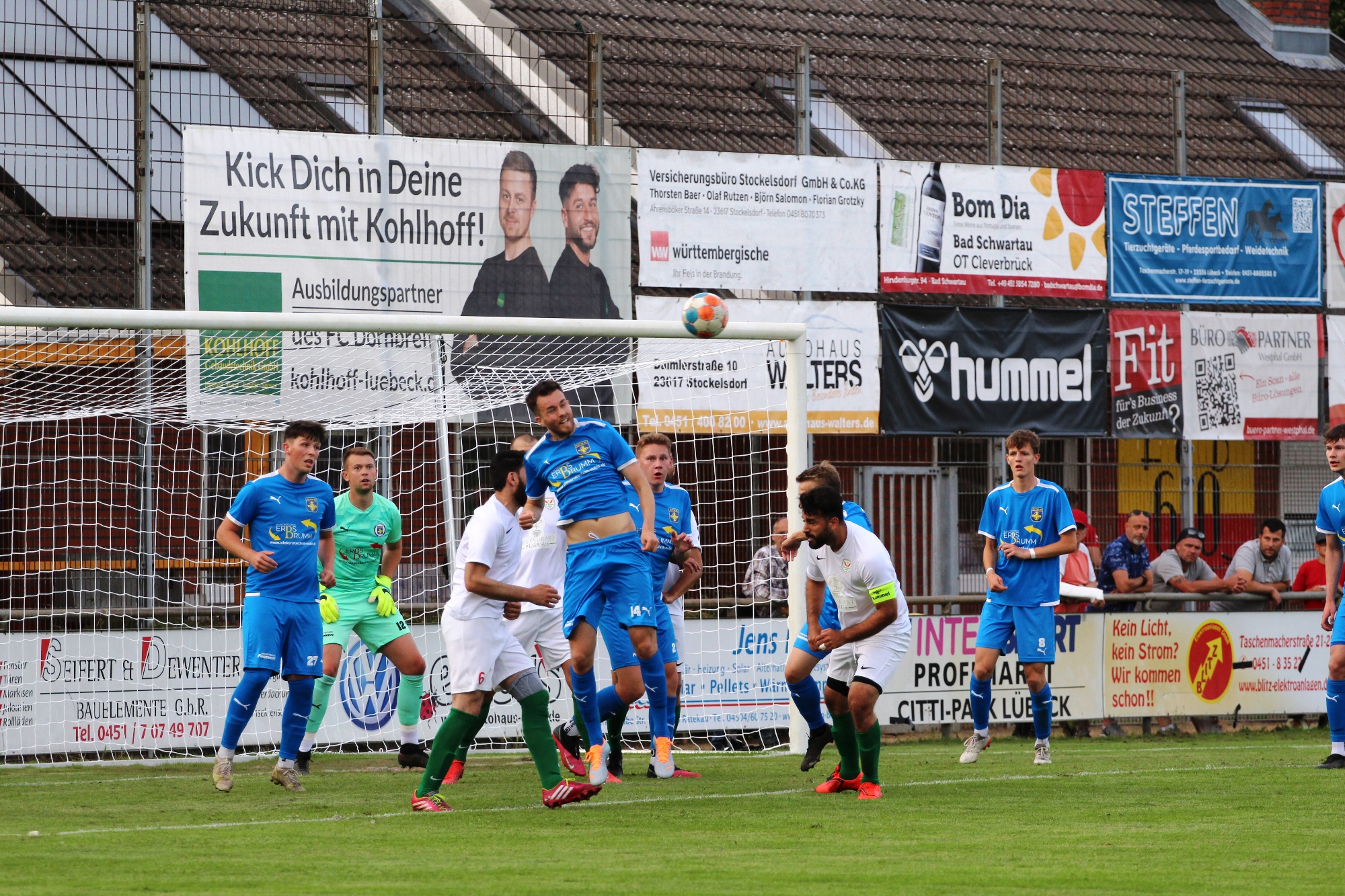 Confima Cup Schöne Kulisse FC Dornbreite und Eutin 08 rocken den