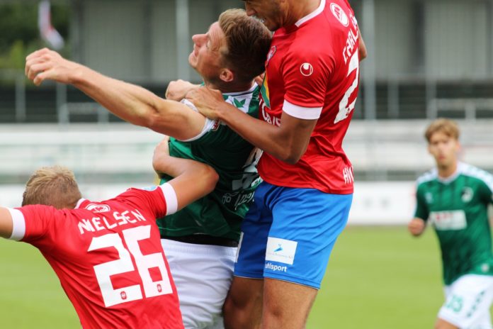 Jannik Löhden (VfB Lübeck) haut alles rein