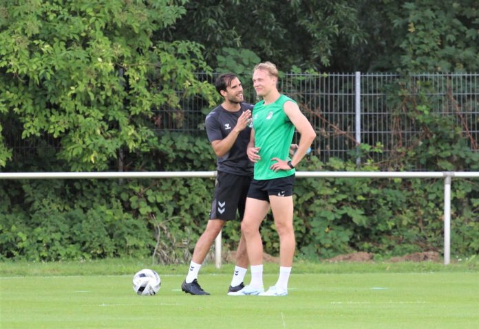 Athletiktrainer Gianluca Fraternali und Kimmo Hovi (VfB Lübeck)