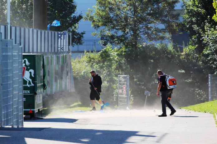 Aufräumarbeiten an der Lohmühle am Gästeblock