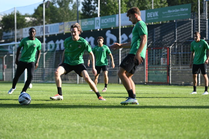 Niklas Kastenhofer (Neuzugang beim VfB Lübeck) im Training