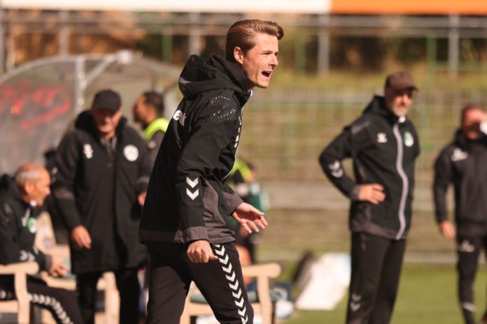 Coach Lukas Pfeiffer (VfB Lübeck) war mit dem Auftritt gegen St. Pauli II nicht zufrieden