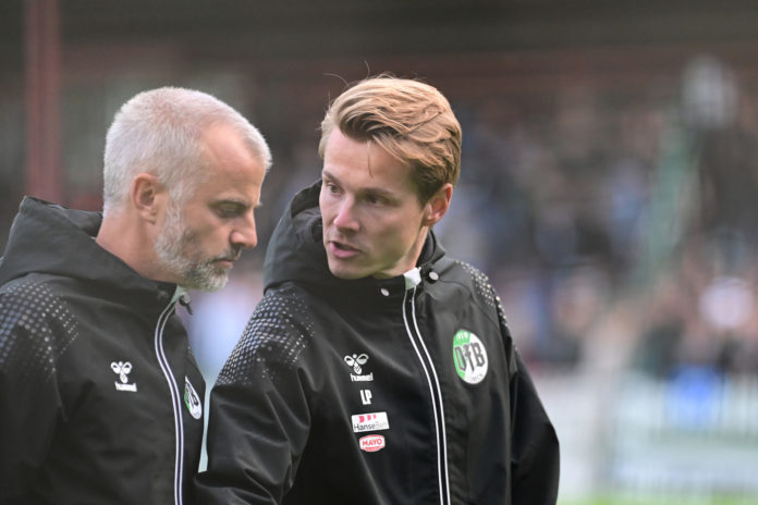 Lars Hopp (li.) und Lukas Pfeiffer (Trainerteam des VfB Lübeck)