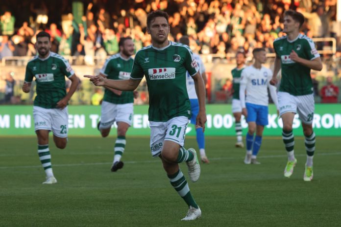Torjubel mit Mirko Boland (VfB Lübeck)