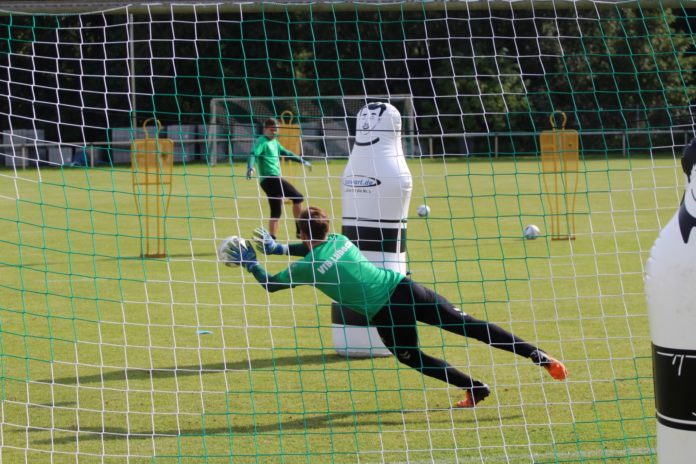 Training beim VfB Lübeck mit Dummys