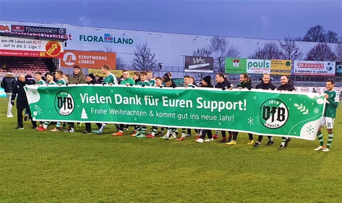 VfB bedankt sich bei den Anhängern. Foto GL