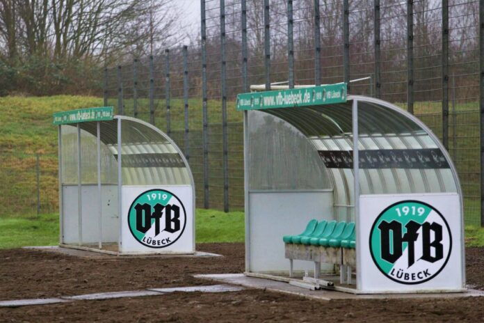 neue Auswechselbänke beim VfB Lübeck