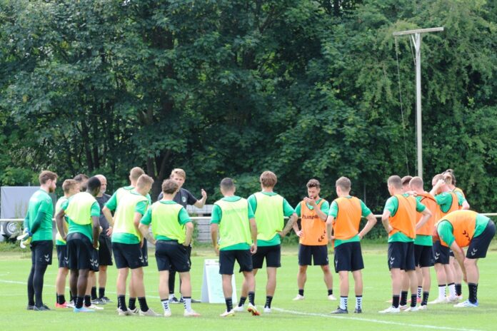 VfB Lübeck, Training, Kreis, Ansprache von Lukas Pfeiffer