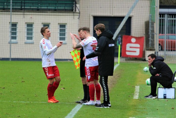 Einwechslung von Janek Sternberg (VfB Lübeck)