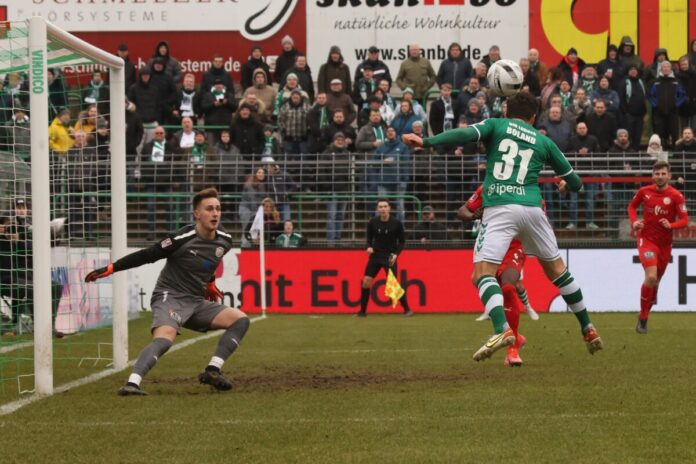 Mirko Boland (VfB Lübeck) vergibt Chance gegen Hildesheim