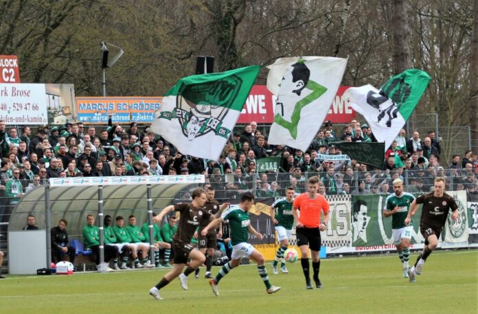 Mirko Boland (VfB Lübeck) gegen den FC St. Pauli II