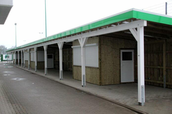 Fanmeile hinter der Sparkassen-Tribüne, VfB Lübeck. Foto sr