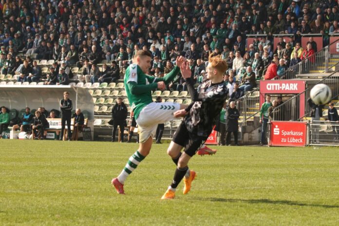 Marius Hauptmann (VfB Lübeck) war in der Offensive okay
