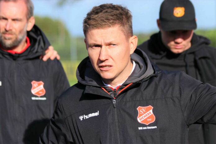 Trainer Paul Kujawski SV Eichede)