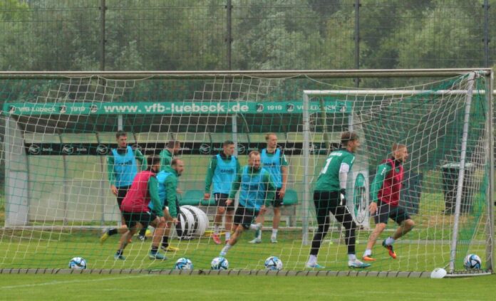 Training beim Drittligisten VfB Lübeck