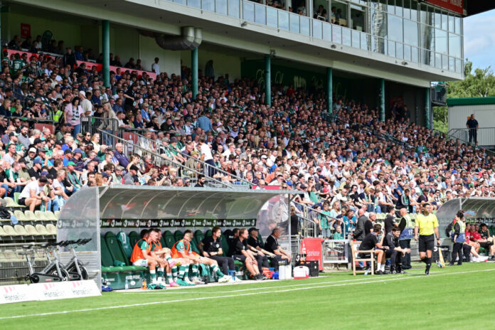 Die Lohmühle ist gut besetzt, VfB Lübeck