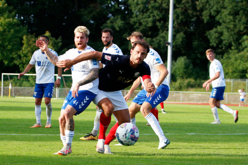 1. FC Phönix Lübeck nimmt auch DrittligaAbsteiger VfB Oldenburg auseinander erster Rücktritt