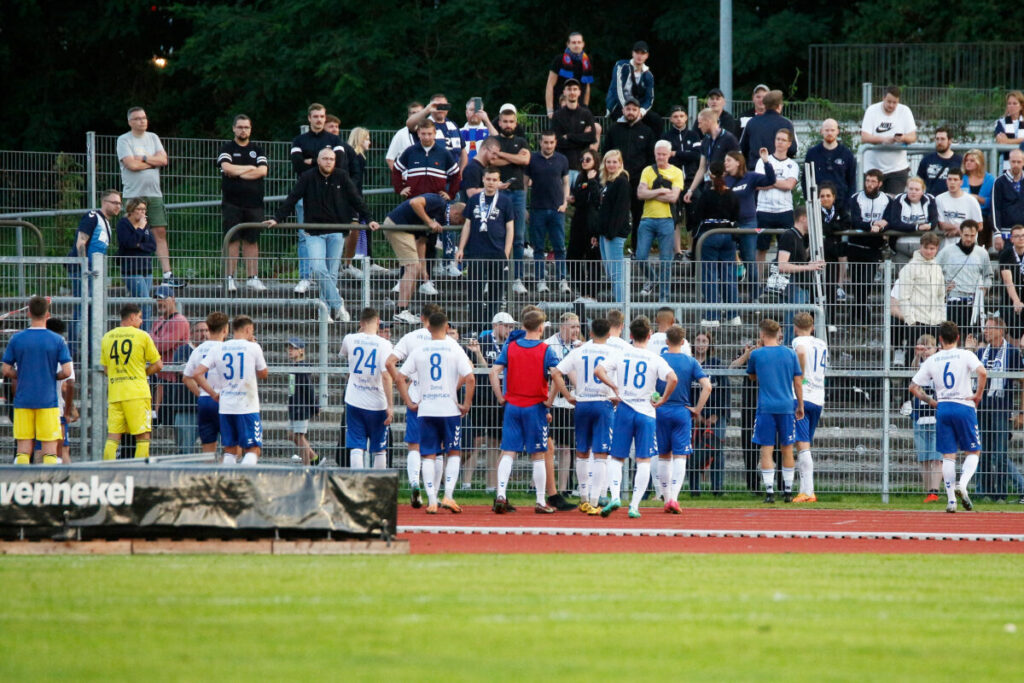 1. FC Phönix Lübeck nimmt auch DrittligaAbsteiger VfB Oldenburg auseinander erster Rücktritt