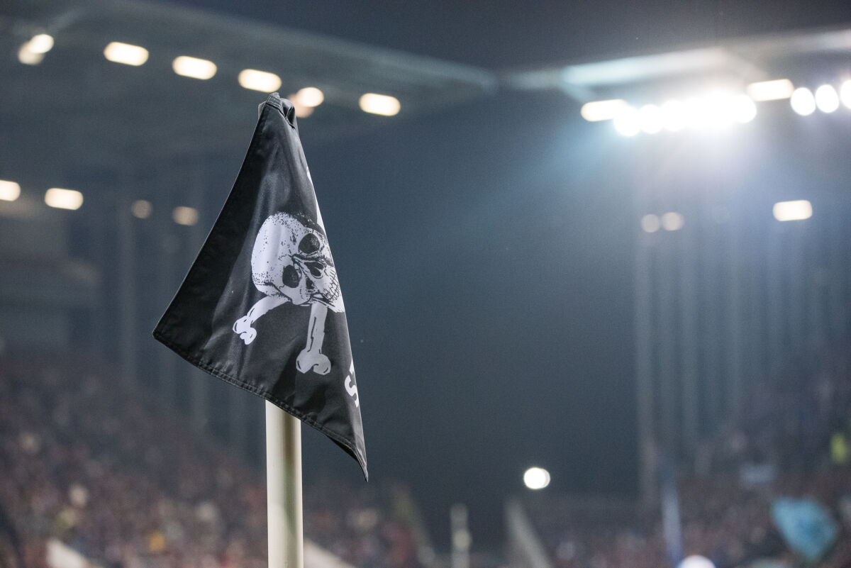 Chaoten bewerfen Polizei und verletzten zwei Kinder – FC St. Pauli passt Sicherheitsmaßnahmen an