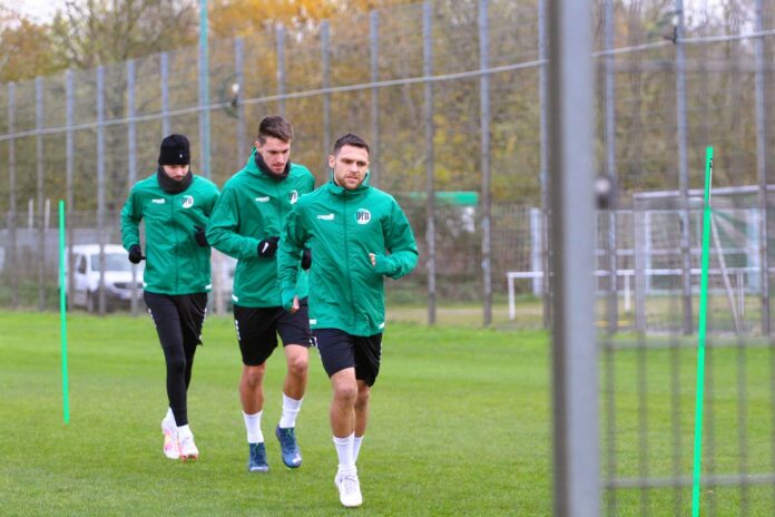 Mirko Boland, Sören Reddemann, Niklas Kastenhofer im VfB-Training
