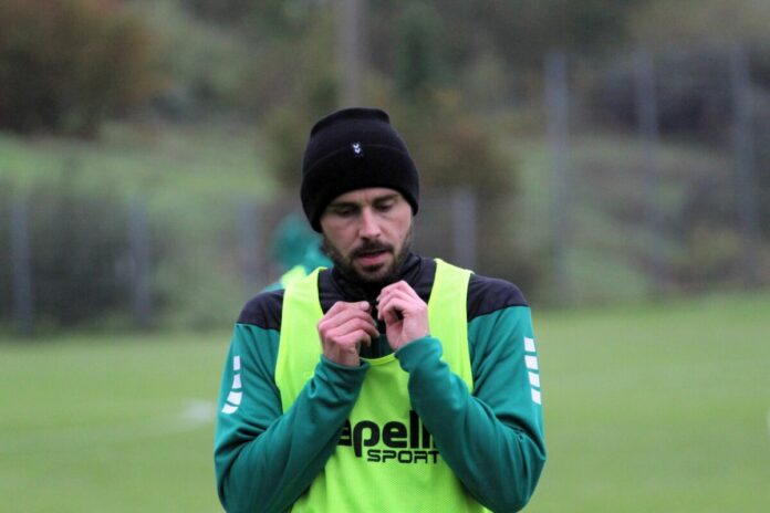 Pascal Breier (VfB Lübeck) im Trainings-Oufit