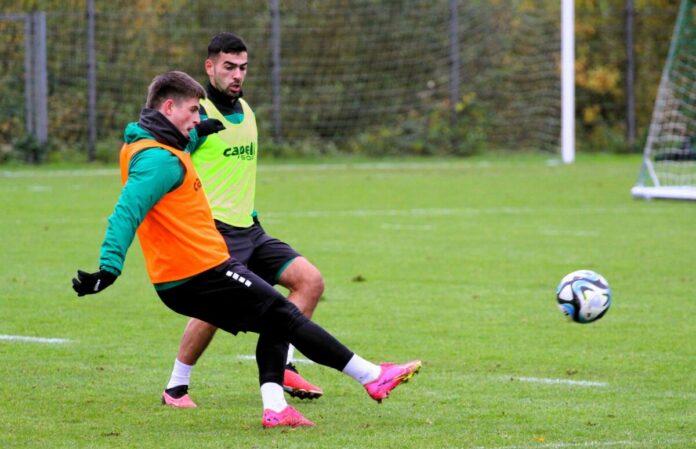 Tarik Gözüsirin im Training mit Mattis Daube (VfB Lübeck)