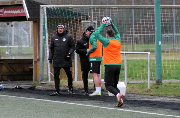 Florian Egerer musste sich behandeln lassen, VfB Lübeck, Training