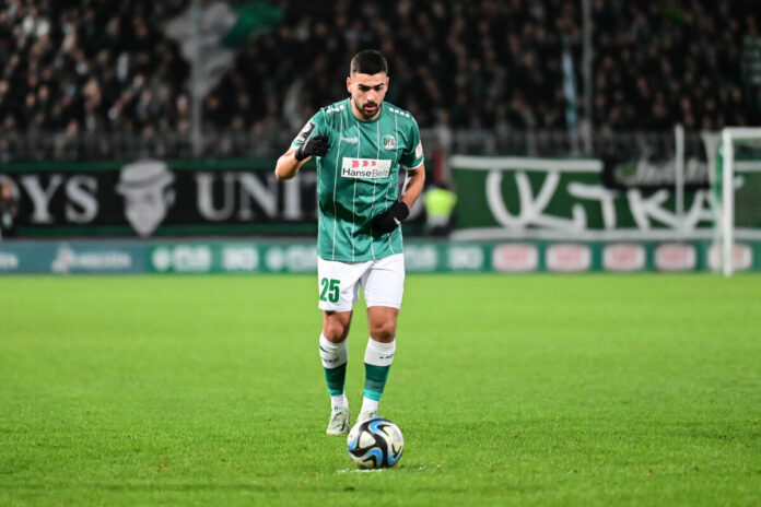 Tarik Gözüsirin (VfB Lübeck), im Spiel gegen den TSV 1860 München