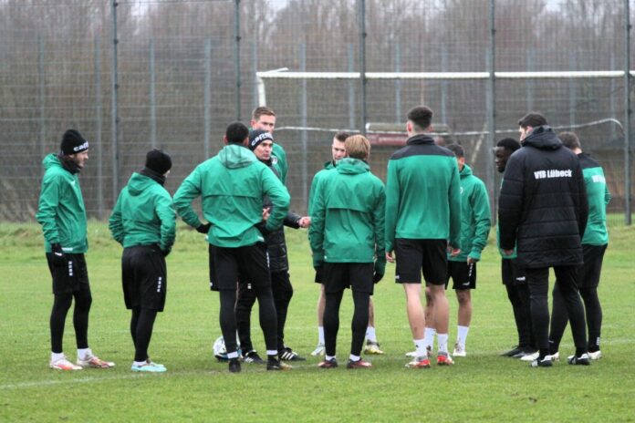 VfB Lübeck, Trainer Florian Schnorrenberg hält Ansprache