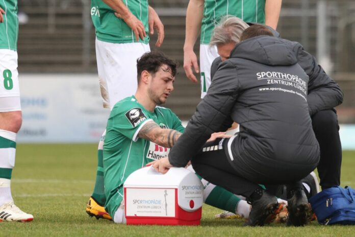 Aaron Herzog (VfB Lübeck) verletzte sich nach einer halben Stunde gegen Ulm. Foto Lobeca Raasch