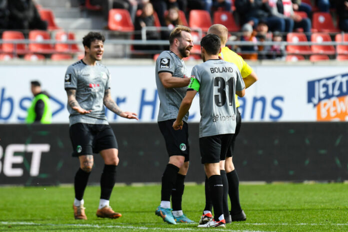 Enttäuschung beim VfB Lübeck nach der Niederlage in Halle