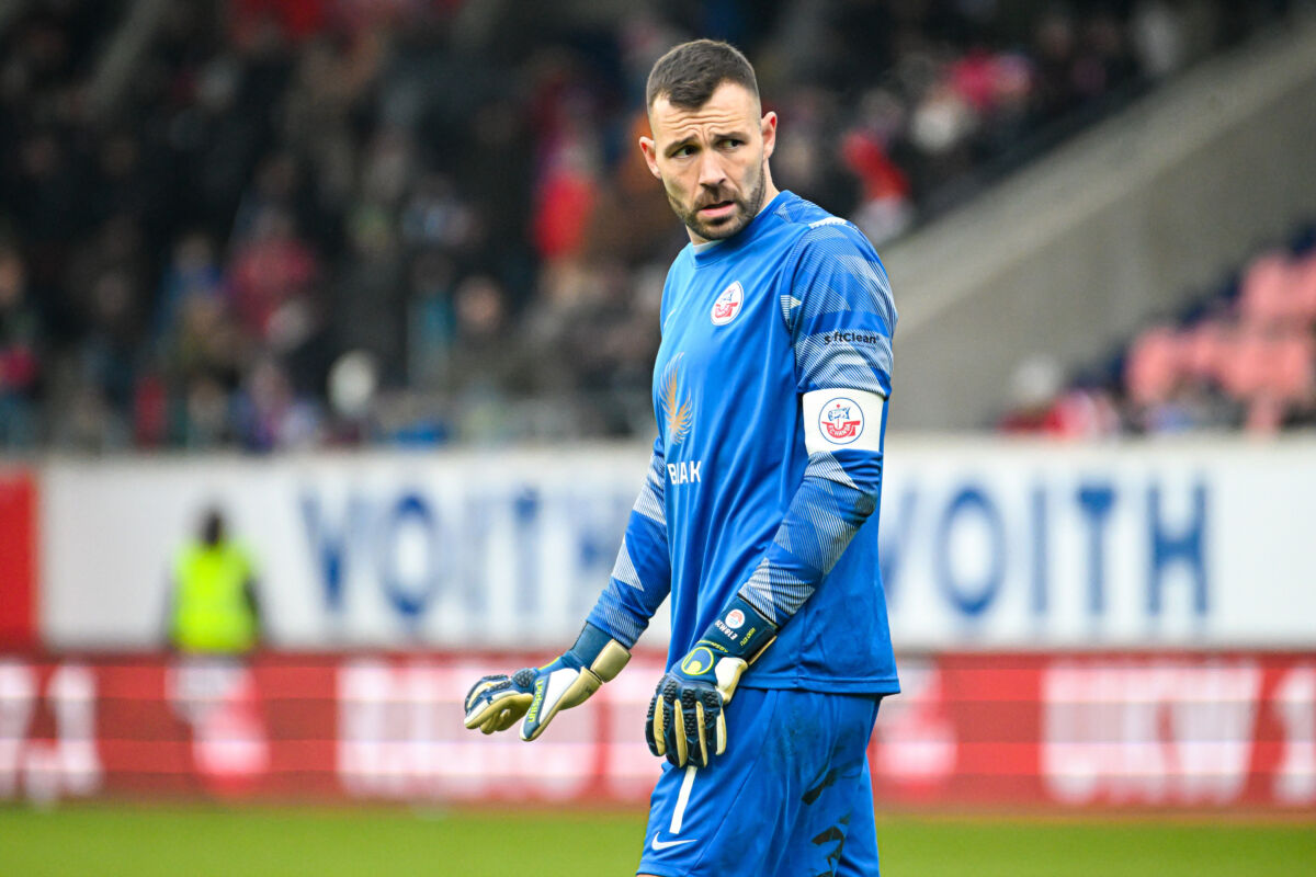 Keeper rettet Hansa vor Debakel – Coach spricht vom „glücklichsten Punkt“ seiner Karriere › HL-SPORTS