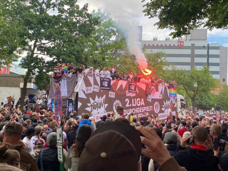 FC St. Pauli: Aufstiegsheld wünscht sich beide Hamburger Vereine in der Bundesliga