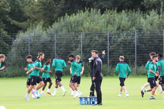 Training an der Lohmühle, VfB Lübeck, Guerino Capretti